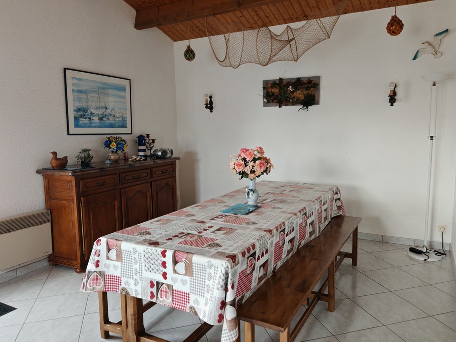 Living room - dining area
