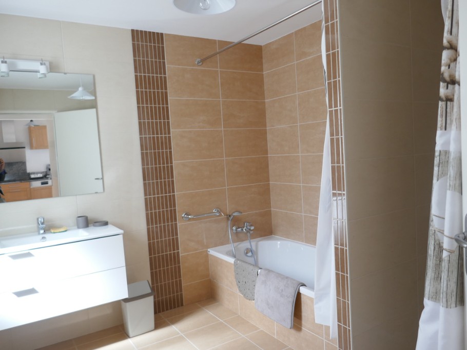 Salle d'eau complète douche + baignoire