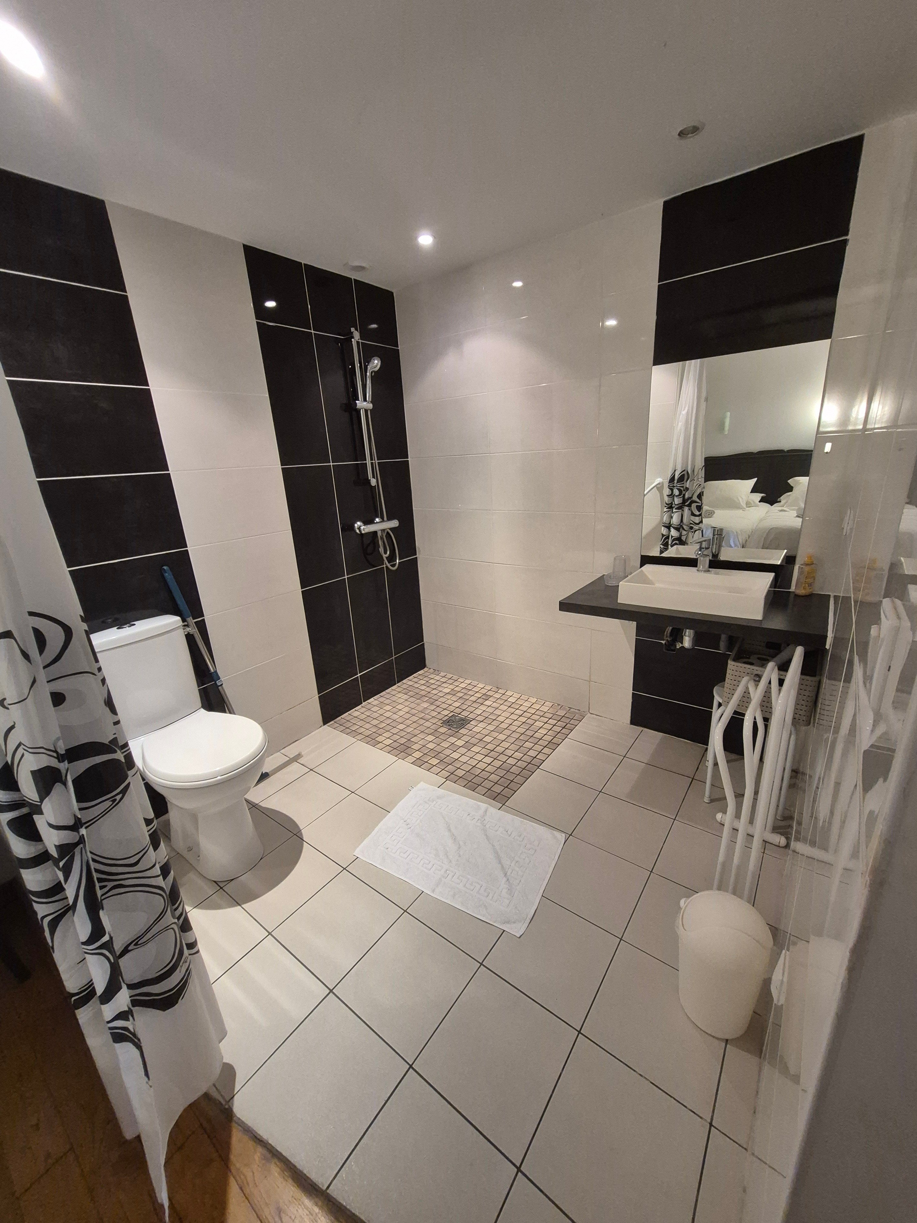 BATHROOM FOR PEOPLE WITH DISABILITIES