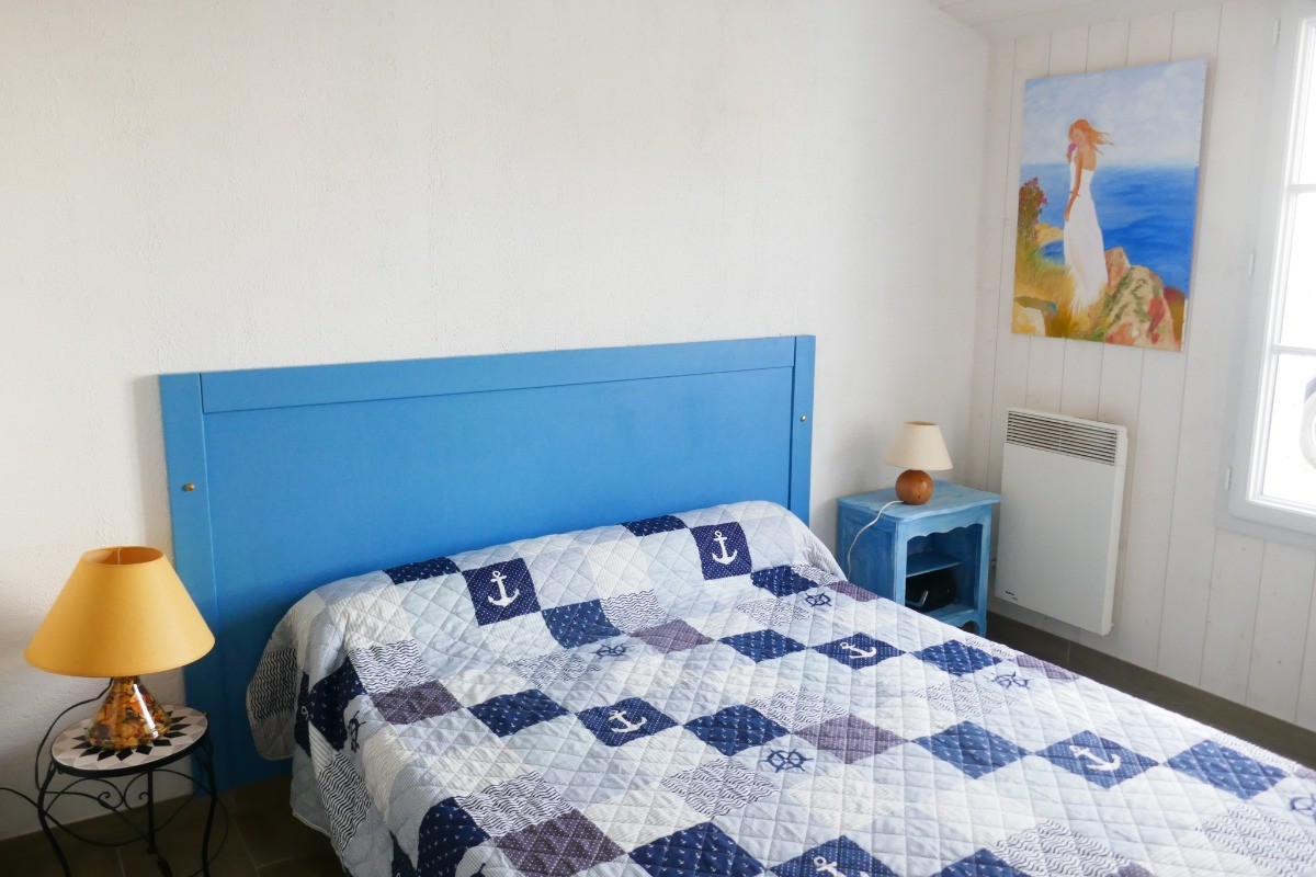 chambre 2 avec un lit en 140