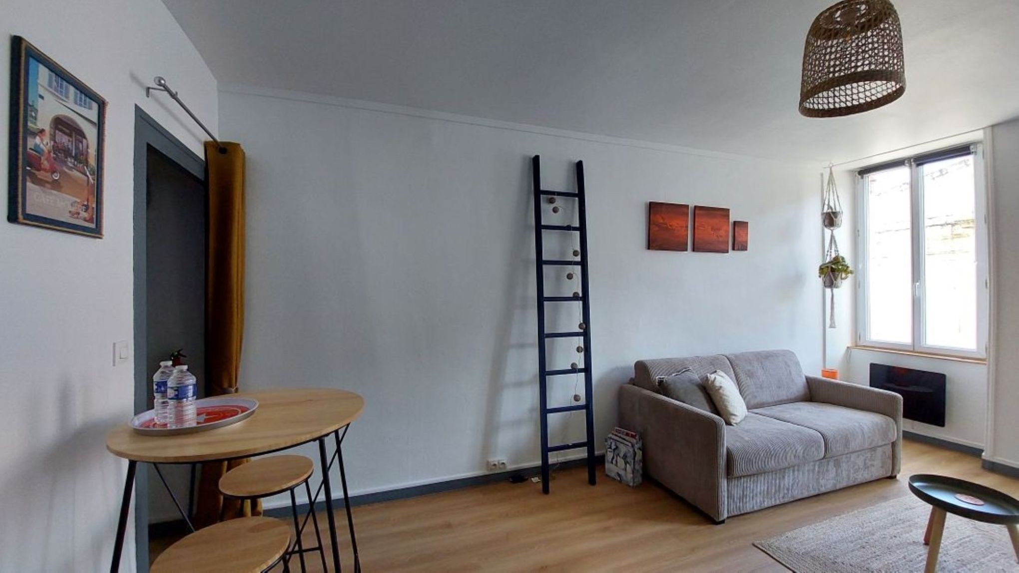 Studio lumineux pour 2 personnes de 33 m² au 1er étage, Centre ville de La Rochelle, Charente maritime