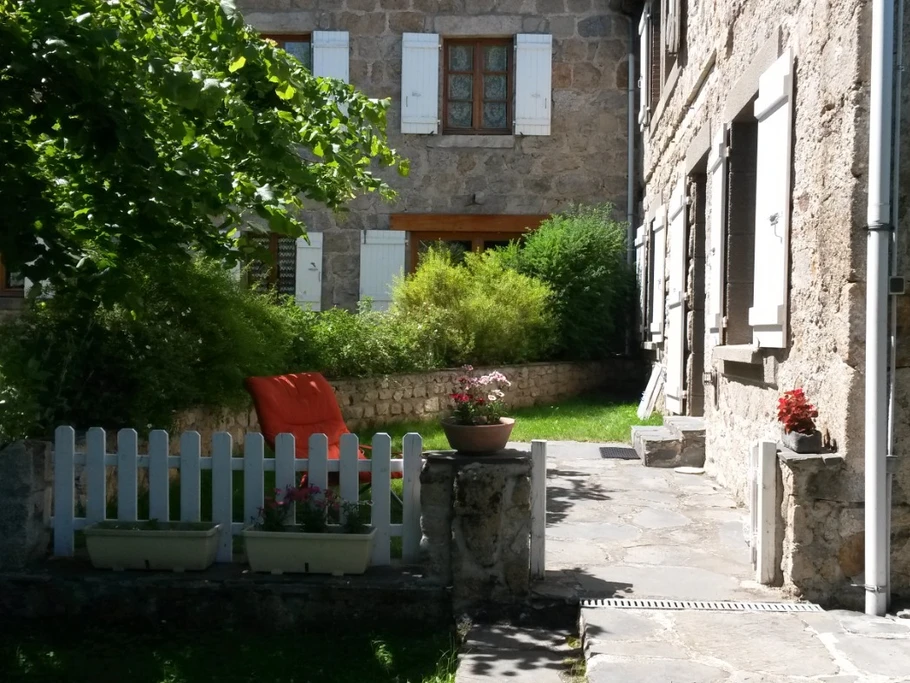 terrasse fermée, ensoleillée et ombragée en été !