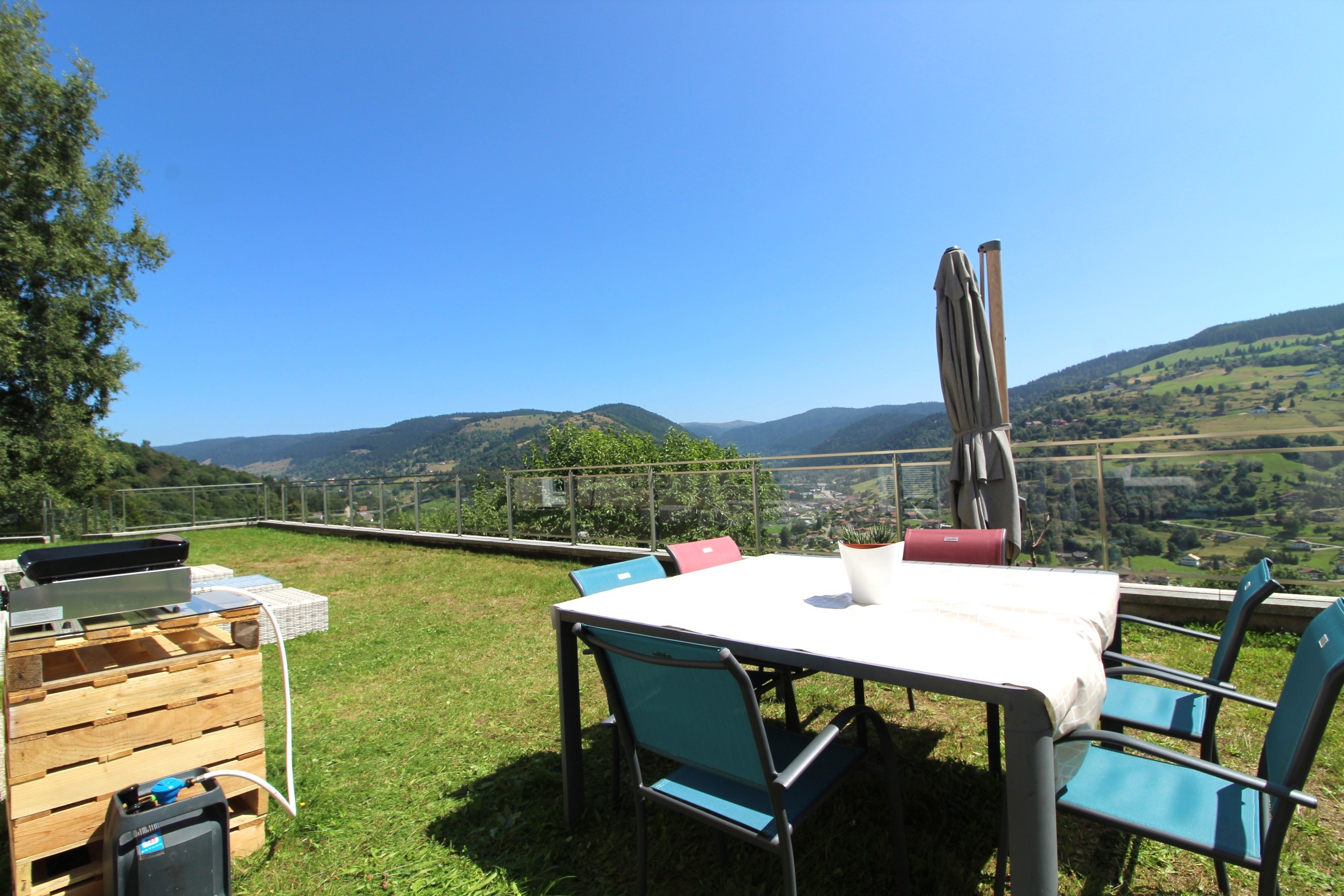 Terrasse - Gîte La Louvière La Bresse