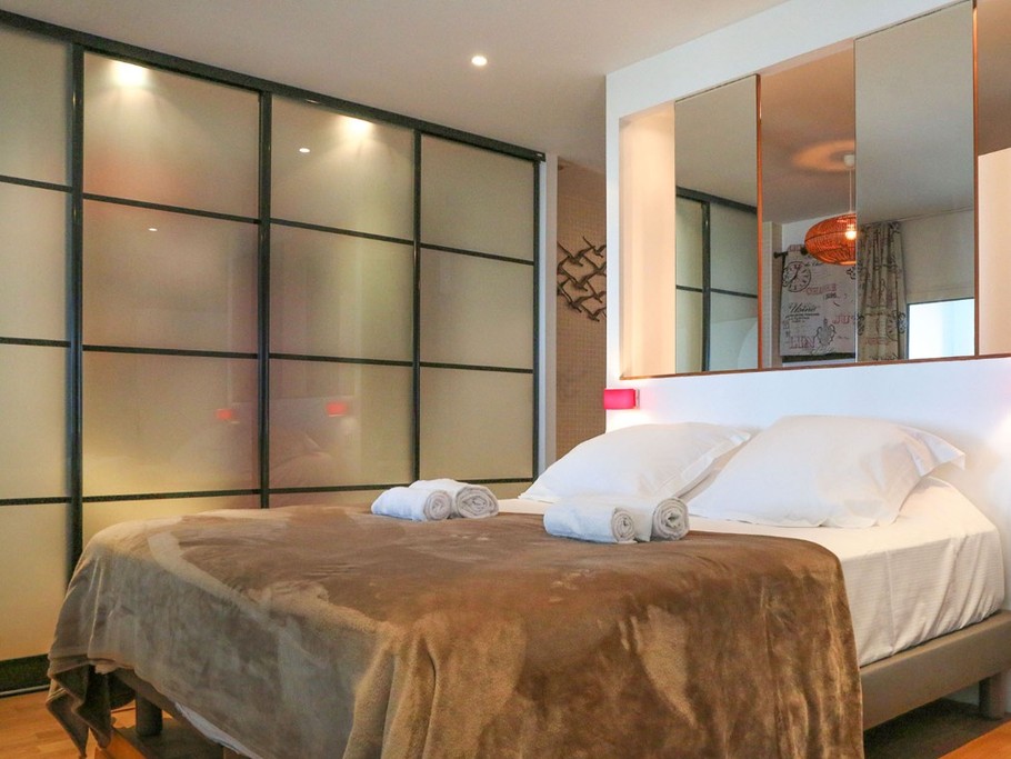 Suite parentale lit 160x200, vue mer, grand dressing, accès par un escalier