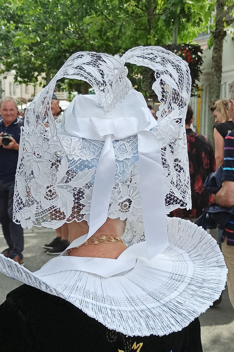 Animation bretonne , avec les costumes bretons