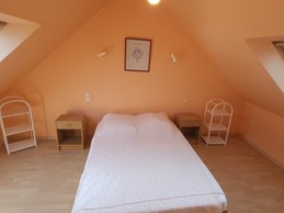 Chambre à l'étage - lit 140 cm