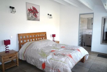 Chambre Petrel avec un lit en 160 et salle d'eau attenante