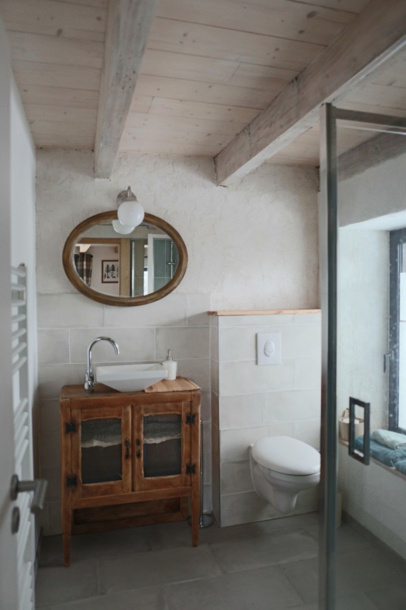 Salle d'eau - Chambre d'hôtes Point Mousse à la ferme sous les Hiez à Cornimont