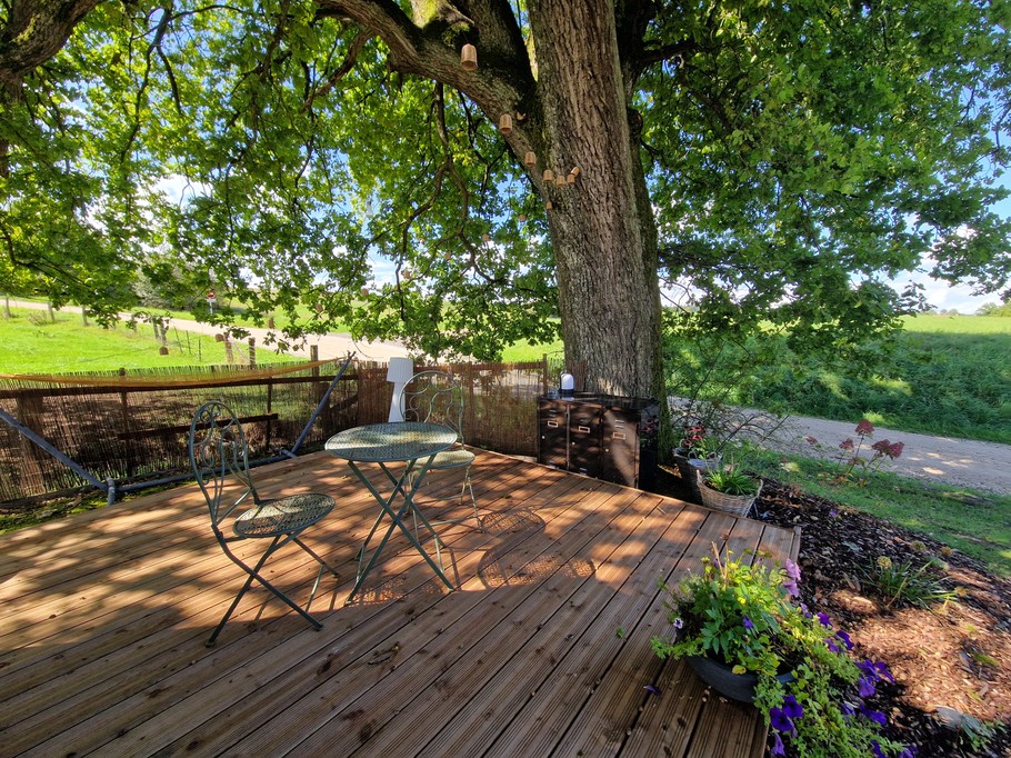 Belle terrasse aménagée - Au Coin du Chêne