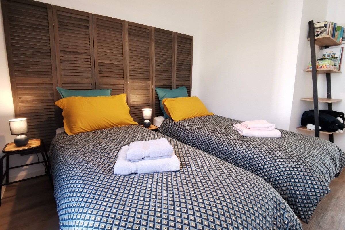 Deuxième chambre avec 2 lits de 80x200 possibilité de faire un grand lit de 160