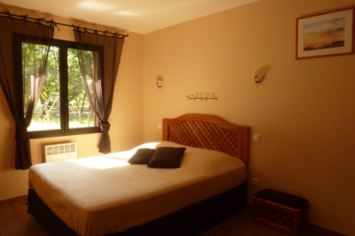 Chambre 2 avec lit double