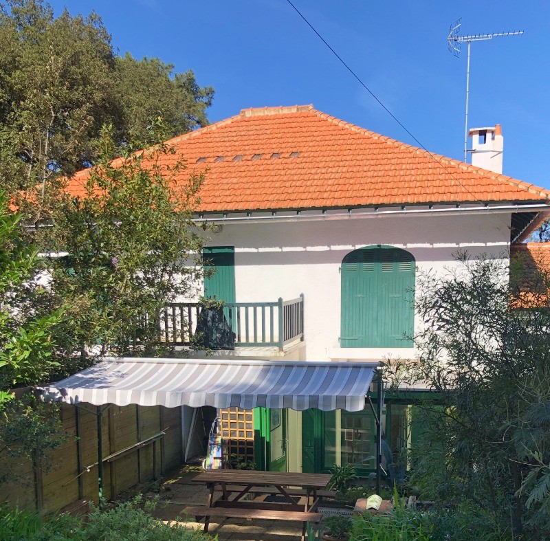 La maison dans sa globalité (location en rez-de-jardin seulement) - Copropriété