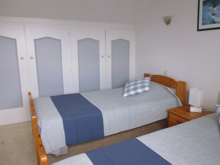 chambre avec deux lits de 90cm