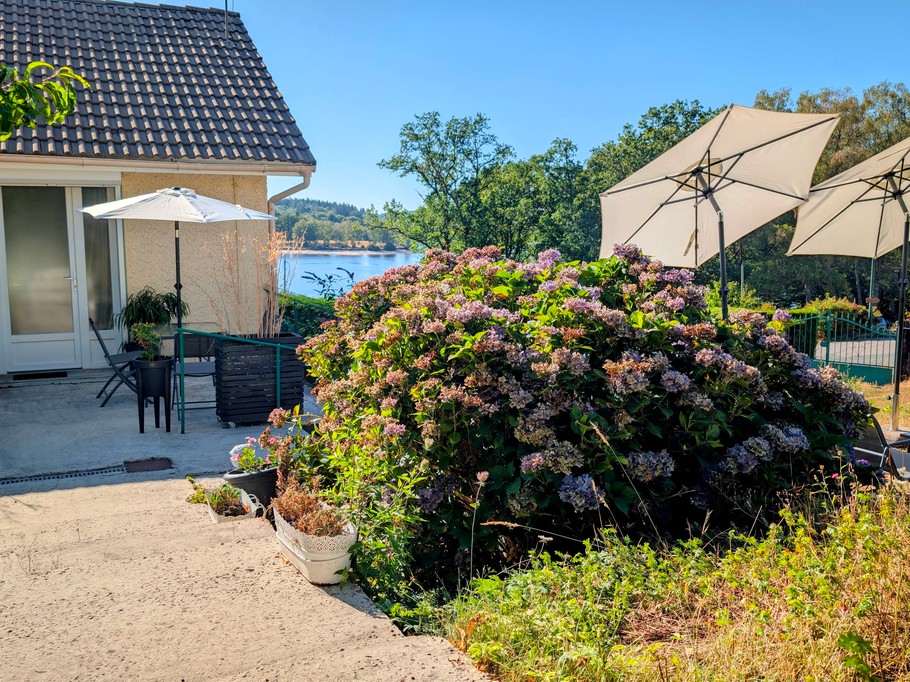Le Nid – Holiday cottage, sleeps 3, Beaumont-du-Lac, Haute-Vienne: On the shores of Lake Vassivière