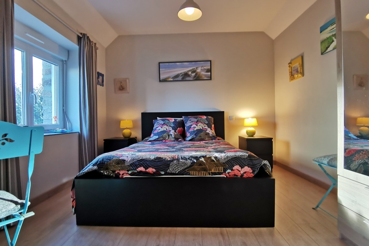 RDC: Chambre avec lit 140