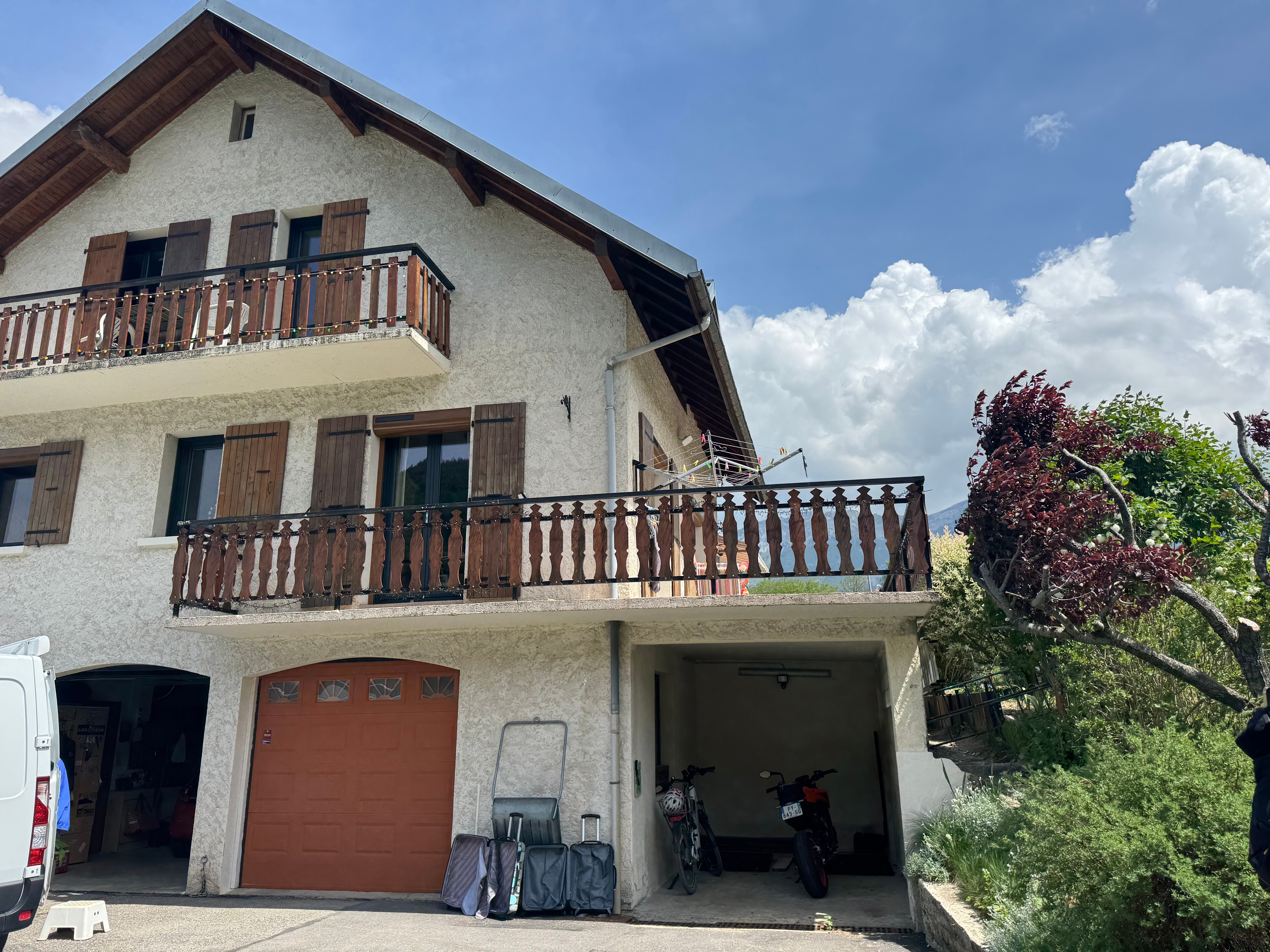 Abris MOTO sous terrasse pour motos et vélos