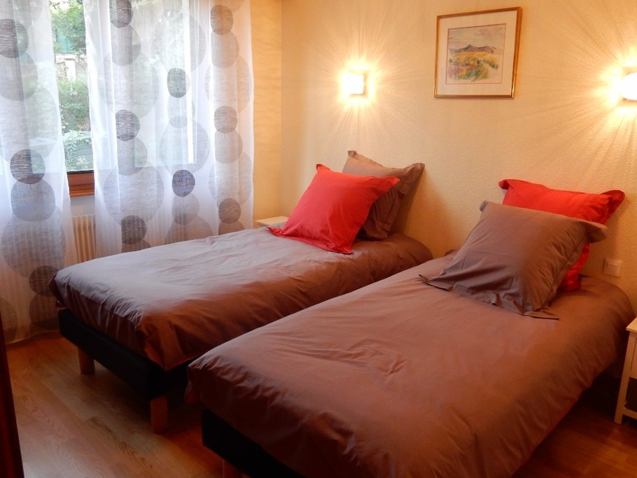 CHAMBRE AVEC 2 LITS SIMPLES 90x190 cm