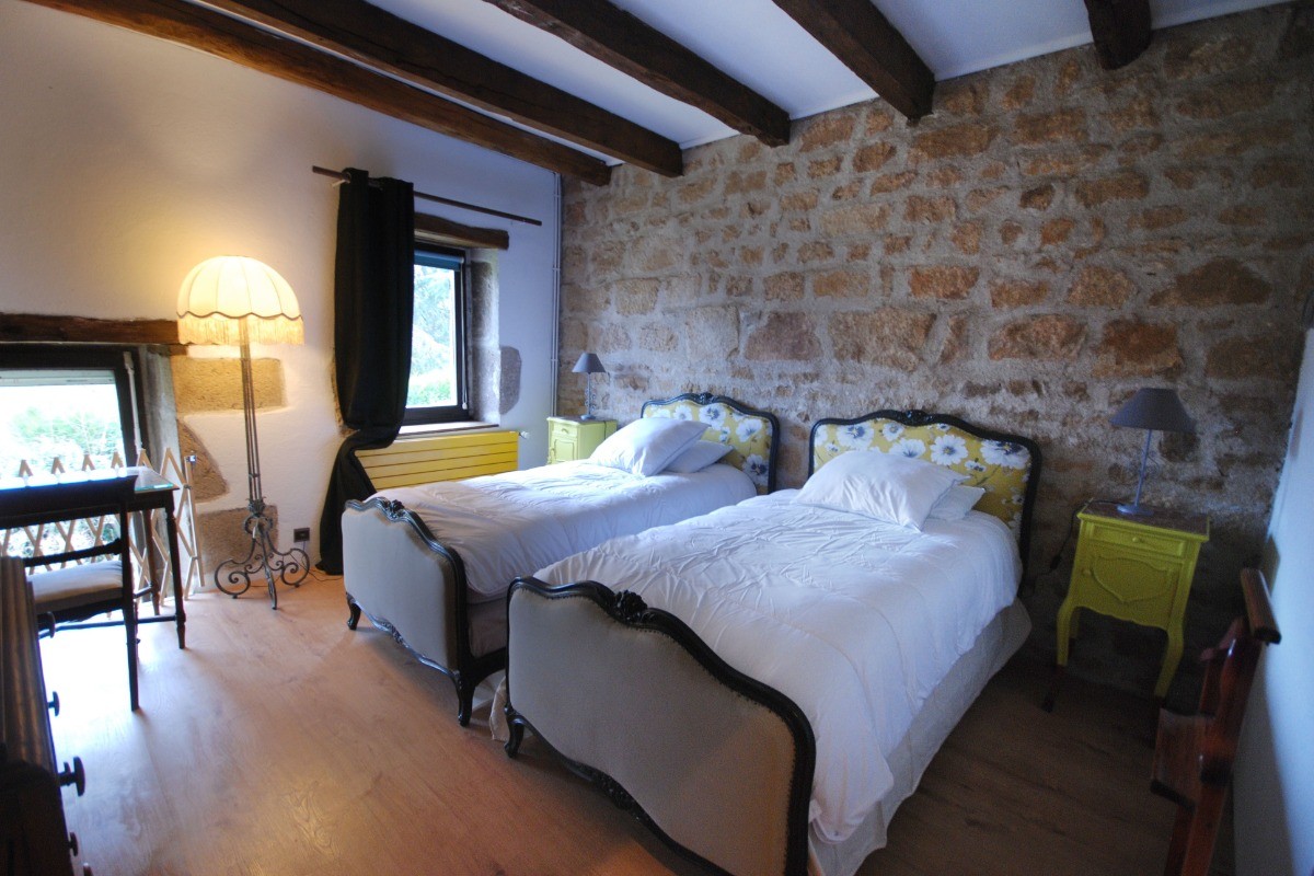 Chambre 2 personnes lits jumeaux 90cm Gîte LE BEAUMONT DU LAC Longère 150m² Clévacances Beaumont du Lac 87120