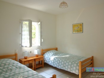 Gîte Les Figuiers chambre 2 lits 90x190