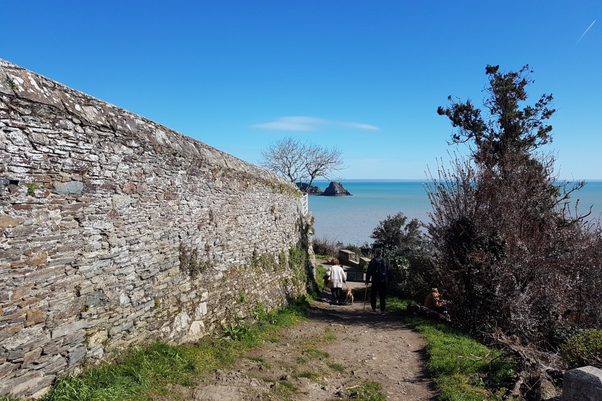 Le sentier des Douaniers (GR 34) à 3 min à pied de l'appartement la Cale