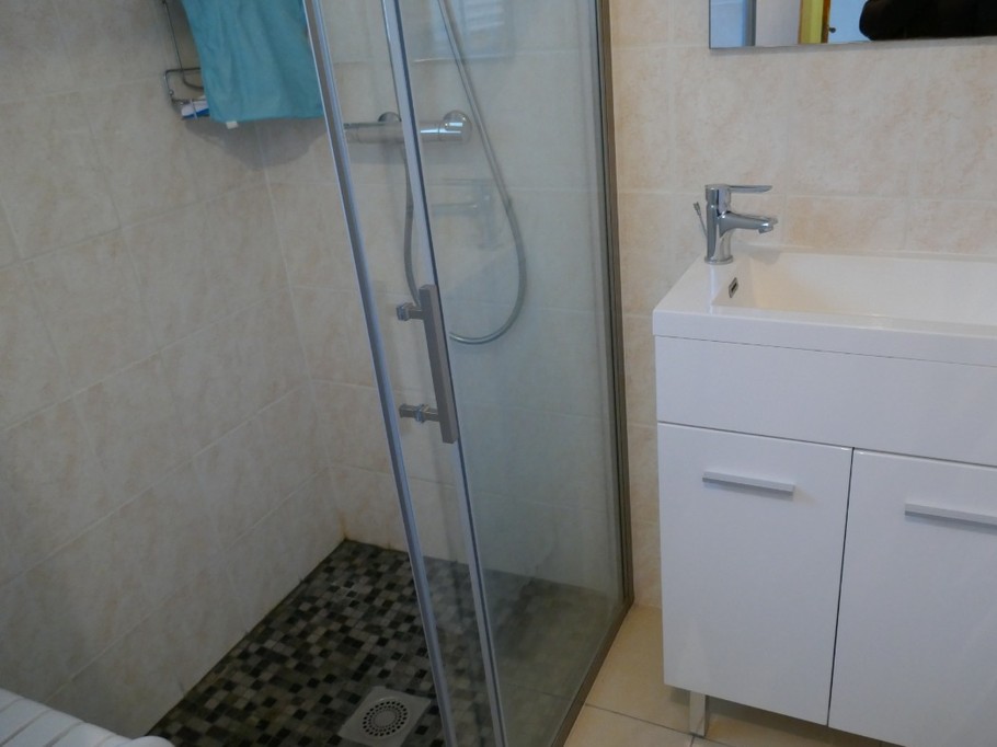 Shower room N° 1