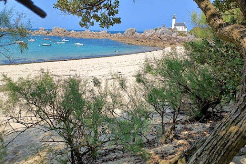 Le phare de Pontusval à Brignogan-Plage et sa belle plage abritée