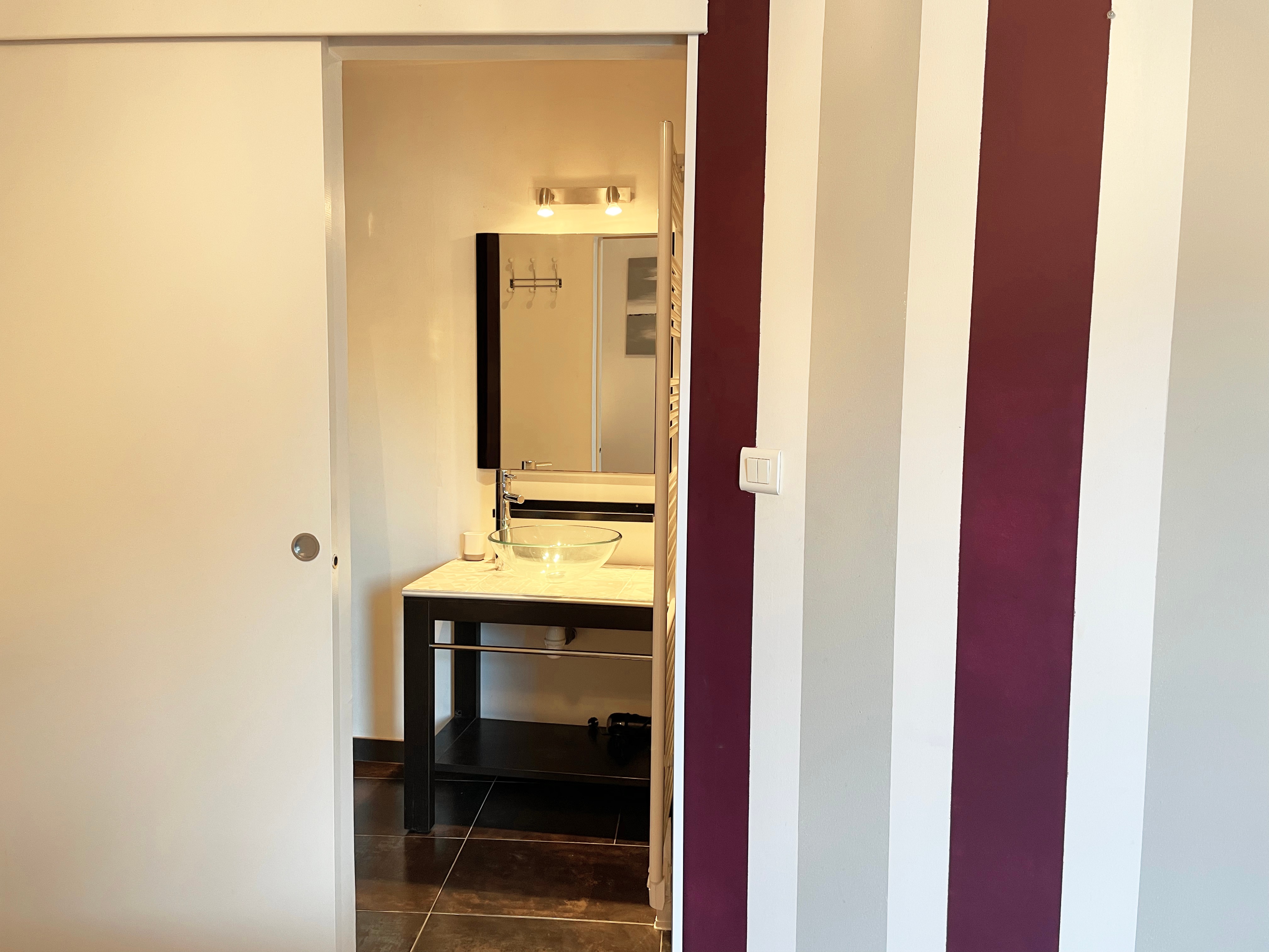 Salle de bain attenante à la chambre