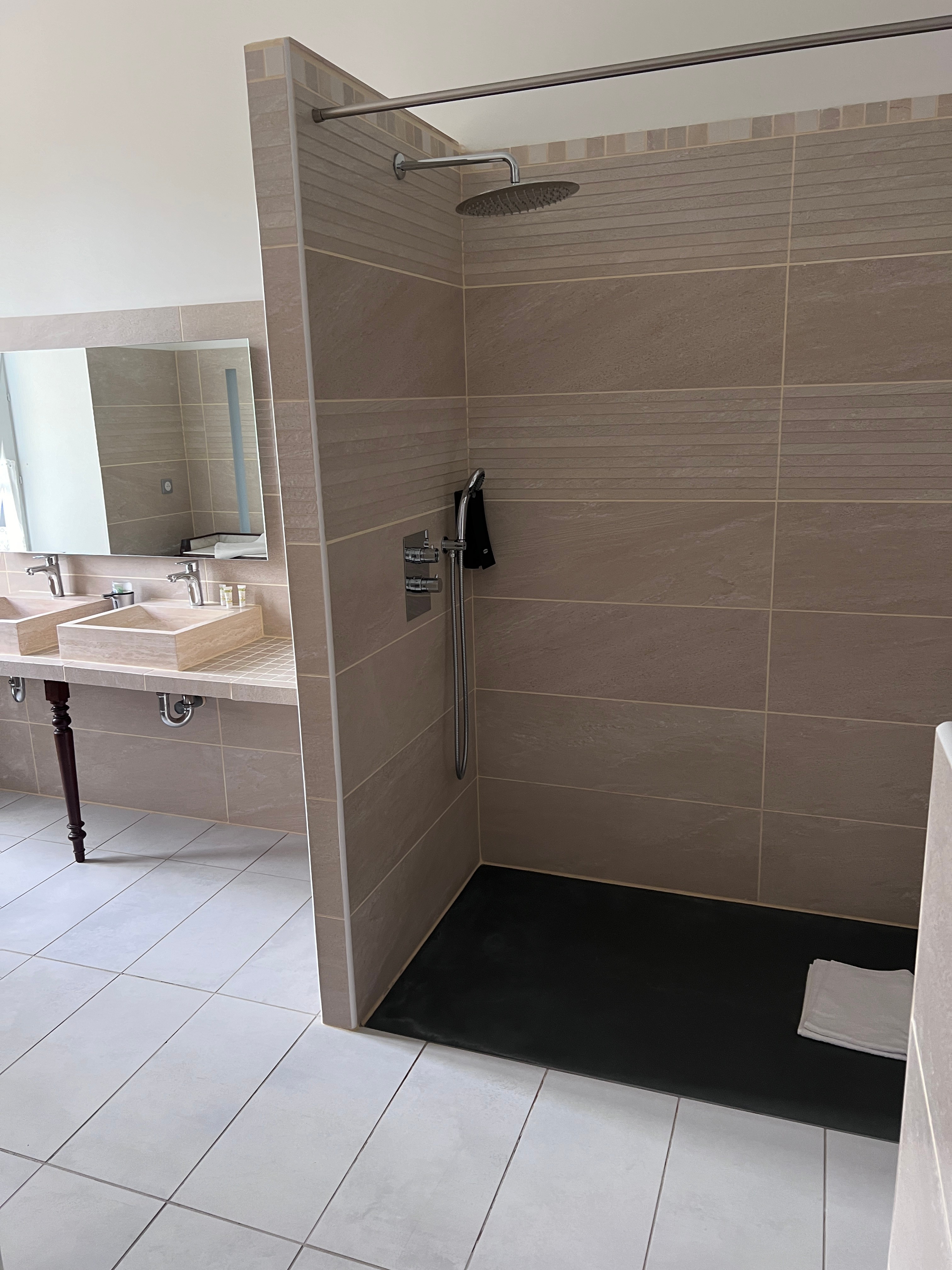 chambre Yves salle d'eau de la chambre Yve