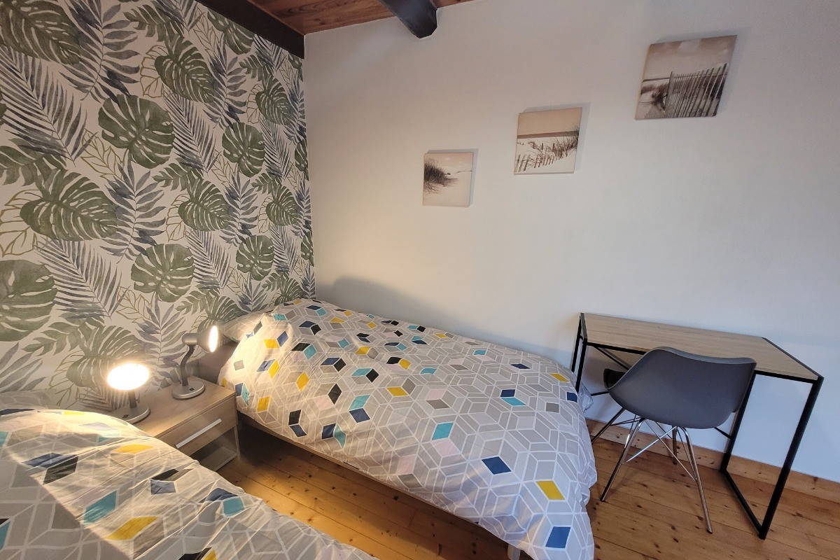 @Clévacances - GITE POUR 6 A 10 PERSONNES - CENTRE BRETAGNE - LOC ENVEL - ENTRE LE FINISTERE ET LA COTE DE GRANIT ROSE - chambre