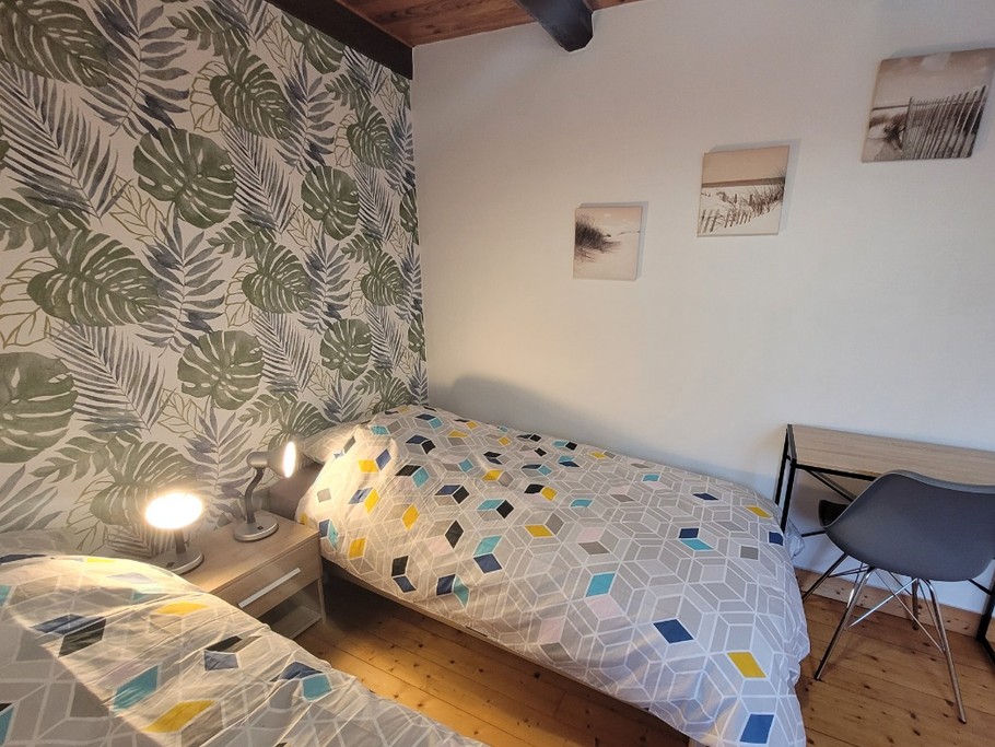 @Clévacances - GITE POUR 6 A 10 PERSONNES - CENTRE BRETAGNE - LOC ENVEL - ENTRE LE FINISTERE ET LA COTE DE GRANIT ROSE - chambre