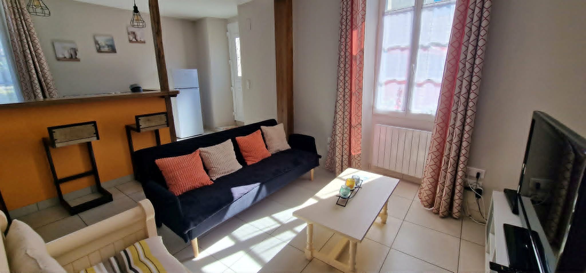The 30 m² living room with fitted kitchen, lounge and dining area at Logis de La Passerelle in Port d'Envaux, Charente maritime.