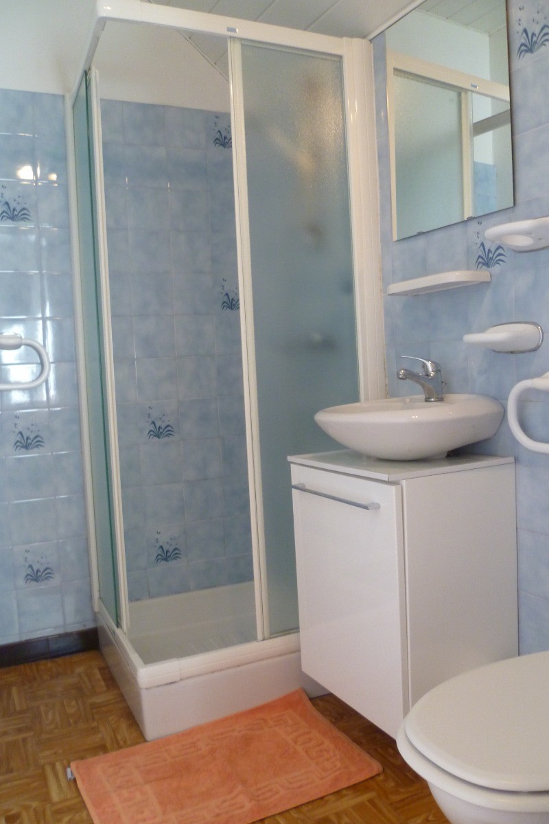 Salle d'eau avec WC