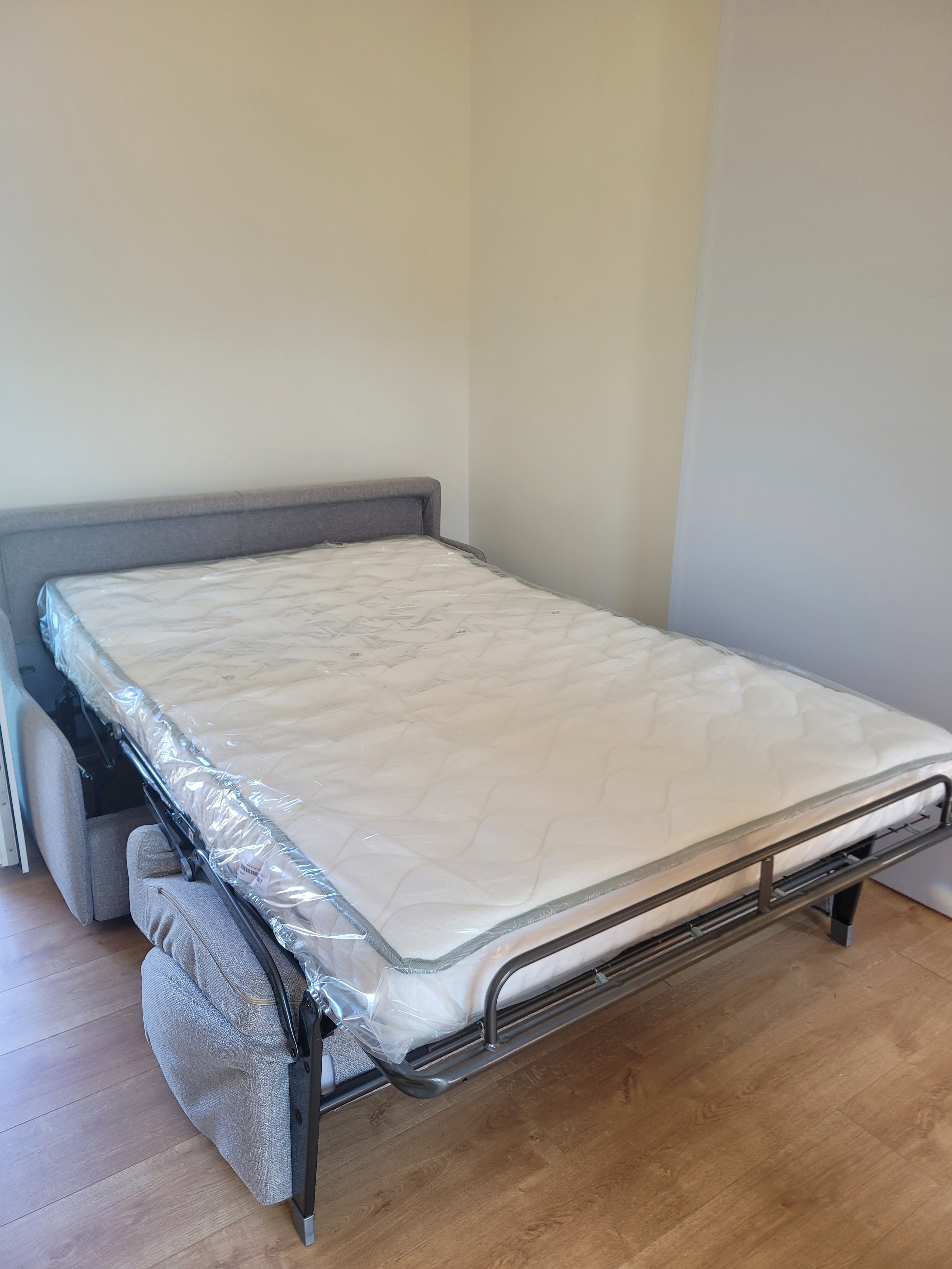 Palluel, Clévacances holiday rental in Plourhan: the sofa bed in the living room (120 × 200)
