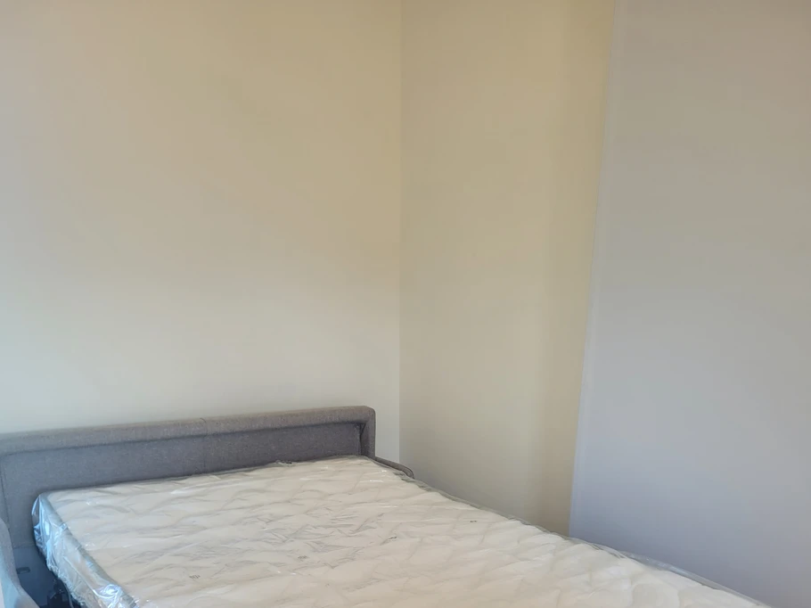 Palluel, Clévacances holiday rental in Plourhan: the sofa bed in the living room (120 × 200)