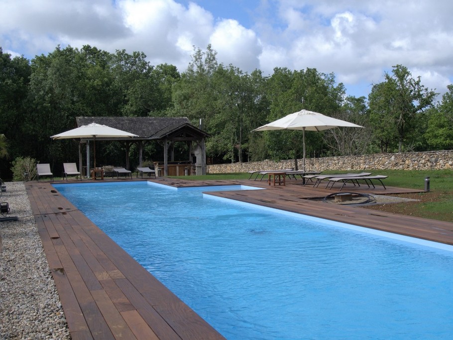 Piscine 25x4.5m chauffée par panneau solaires