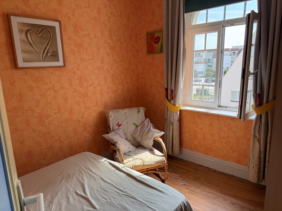 Chambre (2ème étage côté cour - lit 1,40m) - Villa Gargamelle