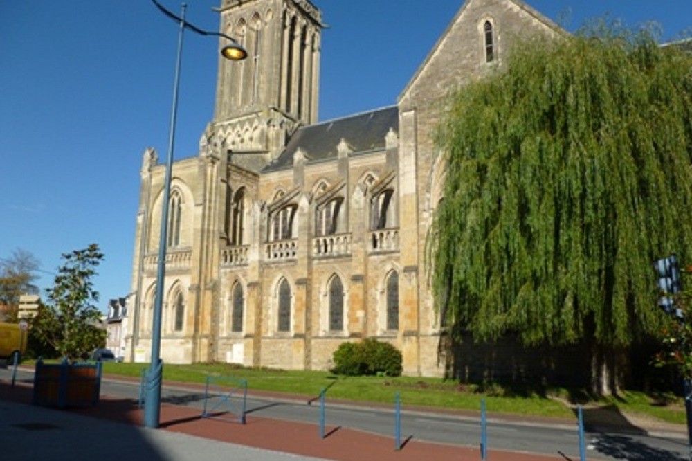 Eglise de VILLERS SUR MER construite dans la deuxième moitié du XIXè siècle, de style néo-gothique et dotée de nombreux vitraux.