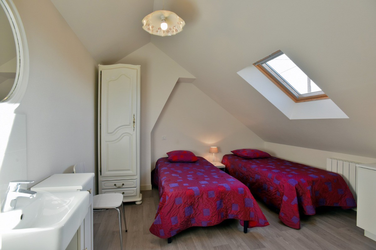 Chambre 2  lits 90 & point d'eau