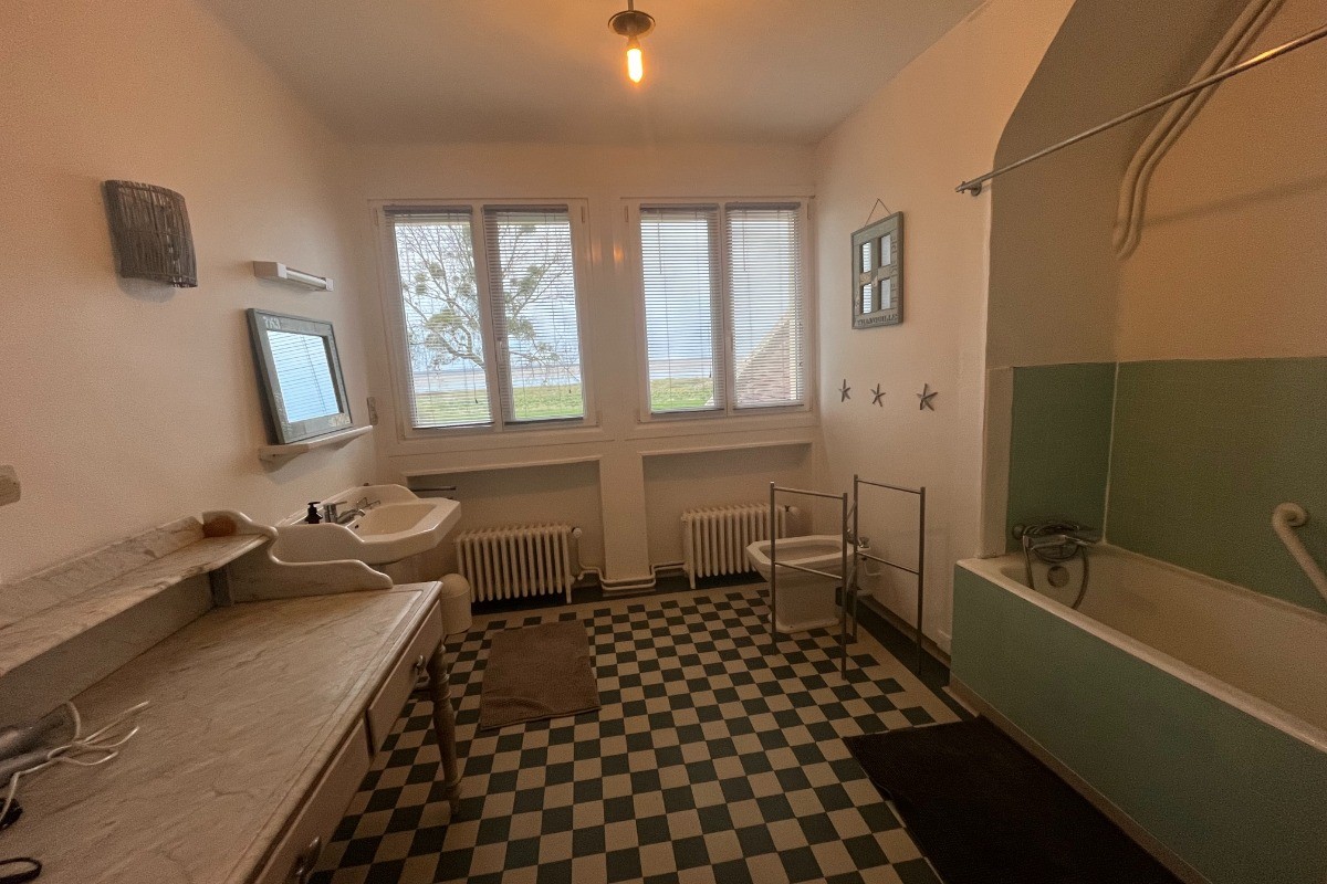 salle de bain 2 , étage