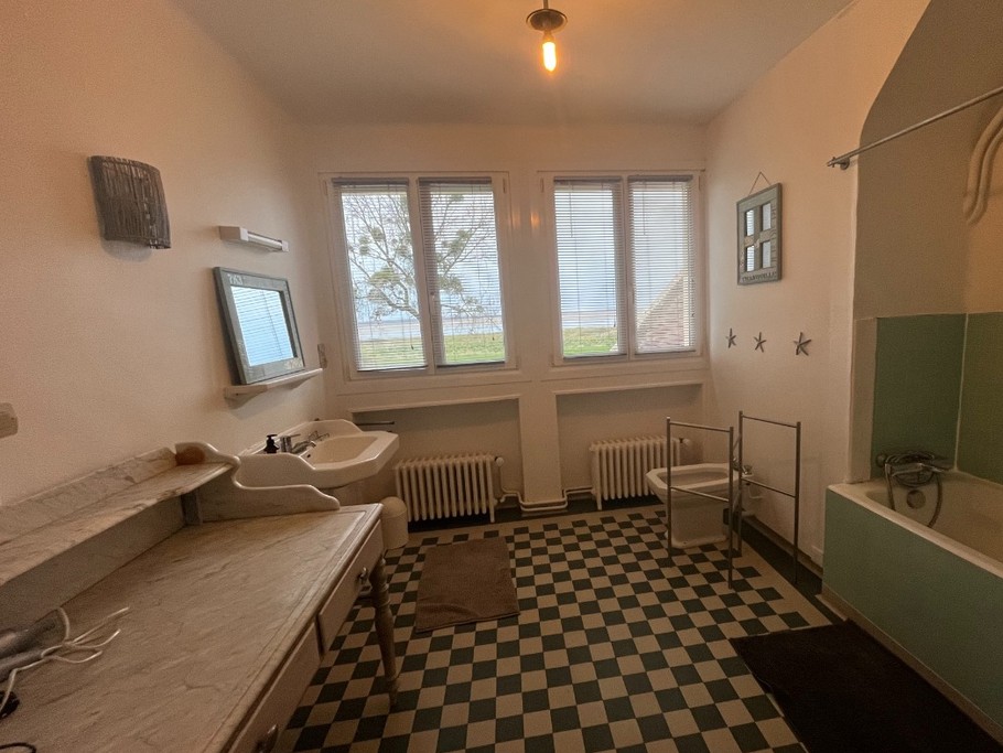 salle de bain 2 , étage