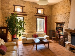 Living room with two 4-seater sofas