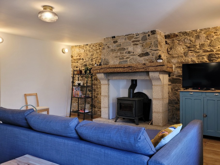 GALLET-SERRA location de vacances, Lanrodec, Clévacances, la pièce de vie avec salon séjour et cuisine