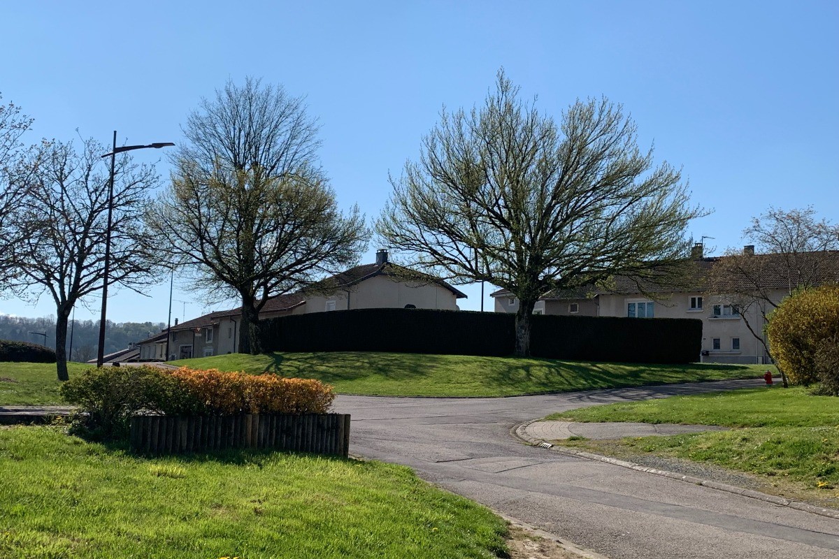 Accès au gîte côté village - Gites La Source du Rey