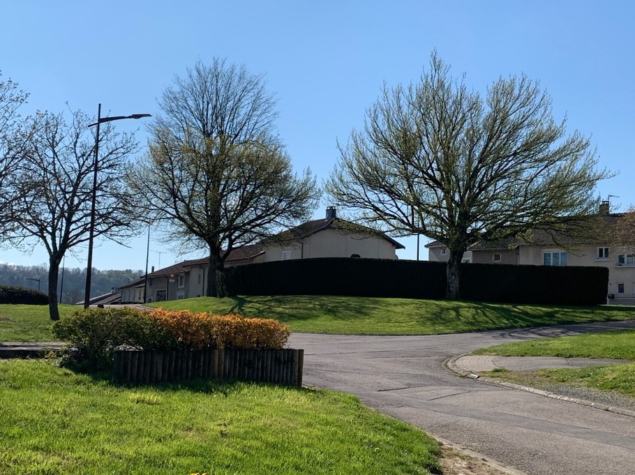 Accès au gîte côté village - Gites La Source du Rey