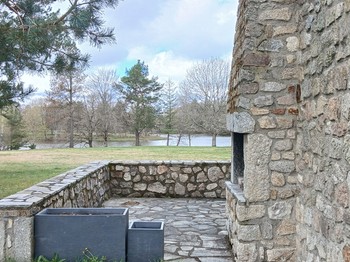 Etang de Farges, Saint Germain près Herment, Chalet vert - Terrasse avec barbecue, Vue sur l'étange de Farges