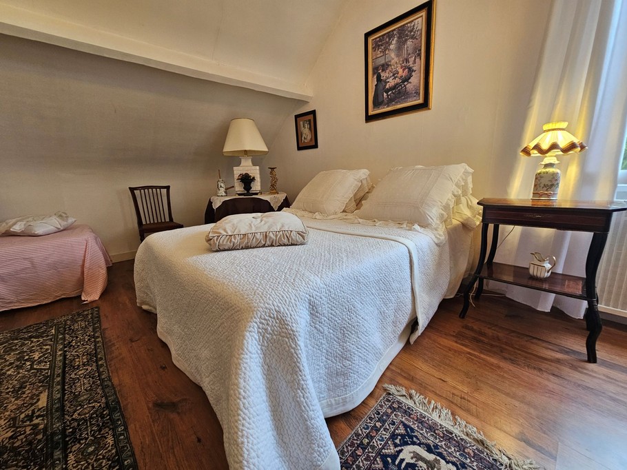 Chambre Blois pour 2 à 3 personnes avec télévision