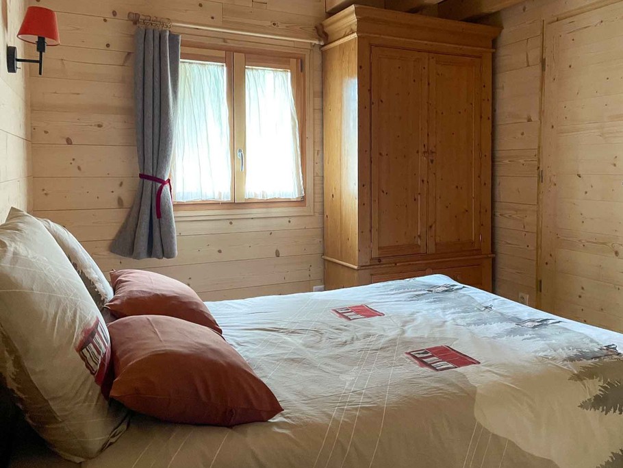 Chambre au rez-de-chaussée, lit 140x190