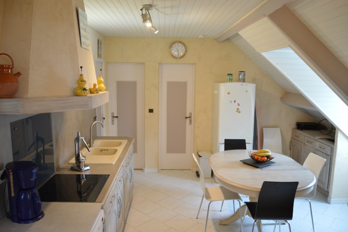 Cuisine spacieuse et entièrement équipée