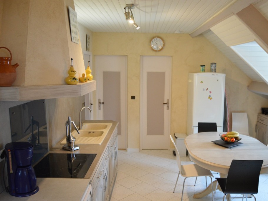 Cuisine spacieuse et entièrement équipée