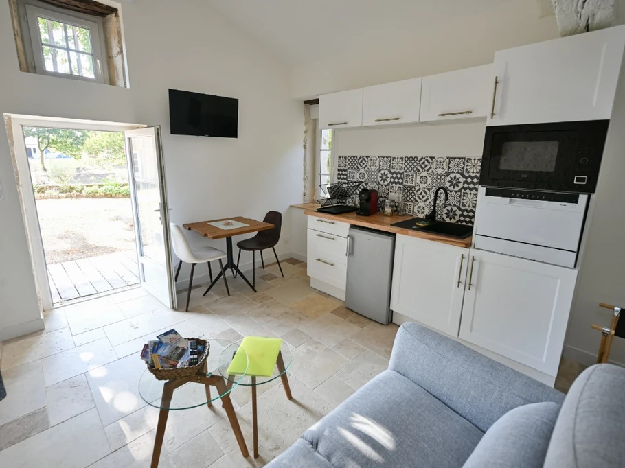 Entrée du studio aux Coteaux de Pilauzin à St Porchaire en Charente maritime
